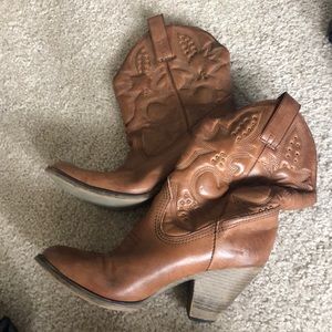 Heeled cowgirl boots